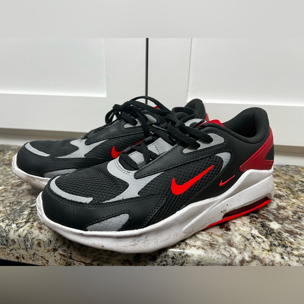 Boys Nike Air Max size 6.5 great condition